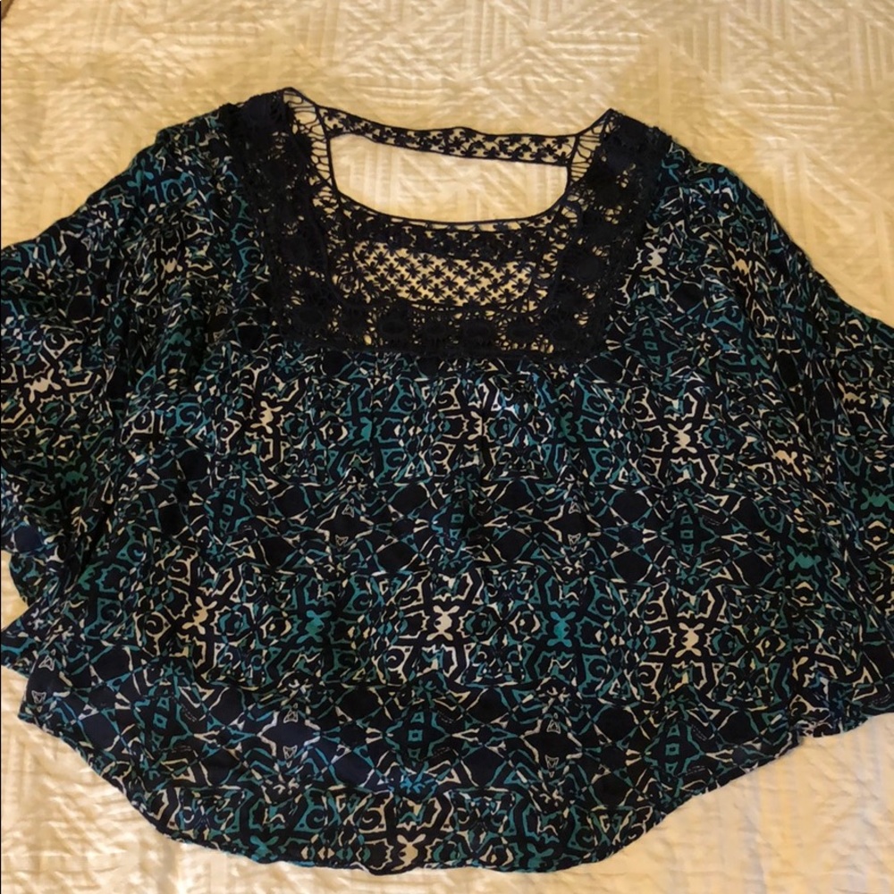 ‼️ Flowy Aeropostale blouse with lace neckline